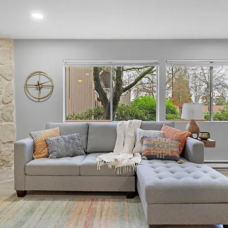 Cute Delightfully Remodeled Spacious Condo Condo